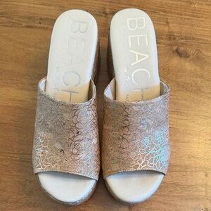 Beach by Matisse Rose Gold Floral Slide Mules